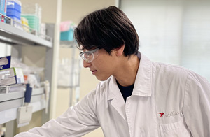 薬理研究職 薬学部 薬科学科卒 宮之原 遵さん